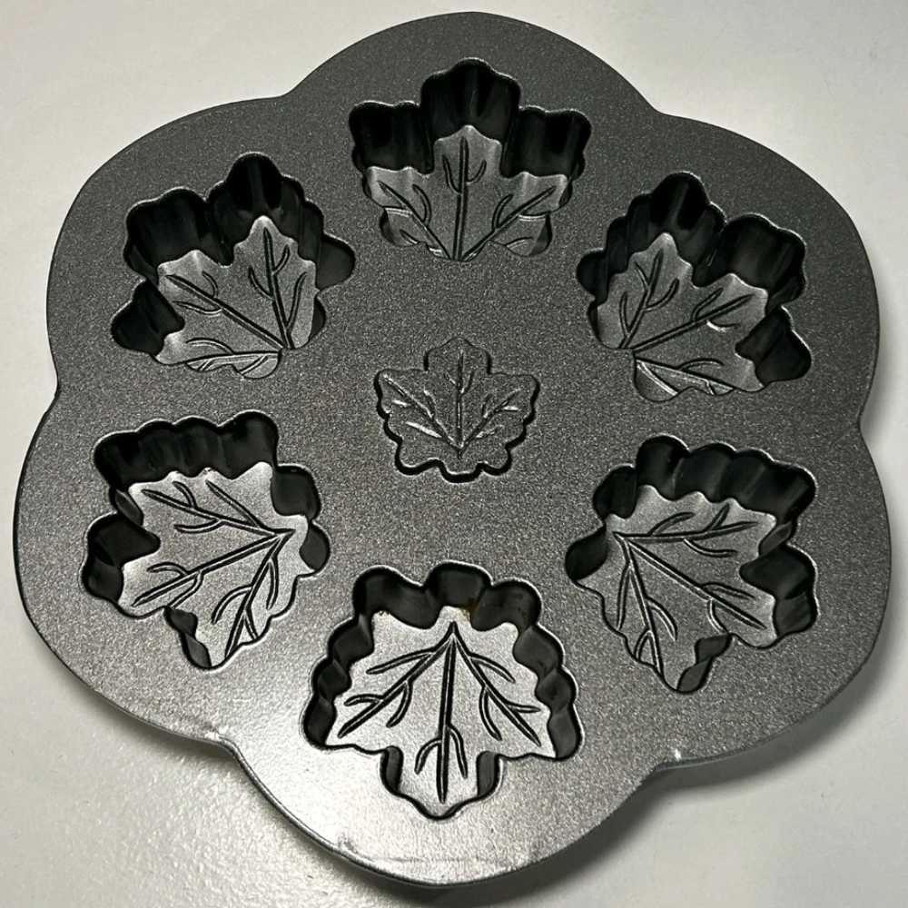 Nordic Ware Black Maple Leaf-Shaped Mini Cupcake Mold - Picture 1 of 5